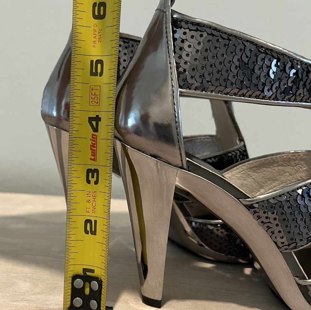 Michael Kors Berkley T-Strap in Gunmetal Sequins. Size 5M Like New Condi… - Picture 6 of 16